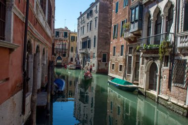 Venedik şehrinin keşfi ve küçük kanalları ve romantik sokakları, İtalya