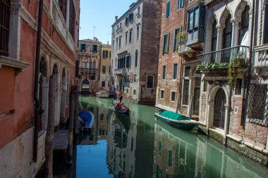 Venedik şehrinin keşfi ve küçük kanalları ve romantik sokakları, İtalya