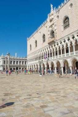 Venedik şehrinin keşfi ve küçük kanalları ve romantik sokakları, İtalya