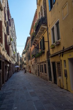 Venedik şehrinin keşfi ve küçük kanalları ve romantik sokakları, İtalya