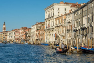 Venedik şehrinin keşfi ve küçük kanalları ve romantik sokakları, İtalya