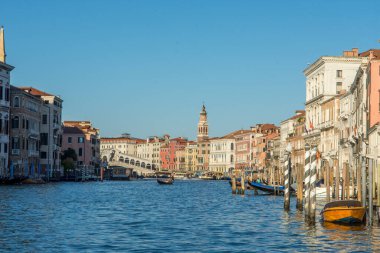 Venedik şehrinin keşfi ve küçük kanalları ve romantik sokakları, İtalya