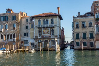Venedik şehrinin keşfi ve küçük kanalları ve romantik sokakları, İtalya