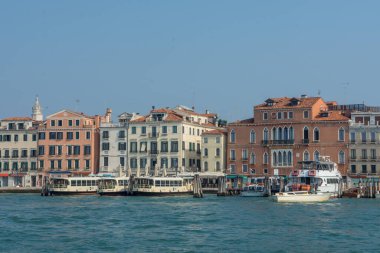Venedik şehrinin keşfi ve küçük kanalları ve romantik sokakları, İtalya