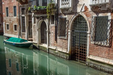 Venedik şehrinin keşfi ve küçük kanalları ve romantik sokakları, İtalya