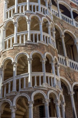 Venedik şehrinin keşfi ve küçük kanalları ve romantik sokakları, İtalya
