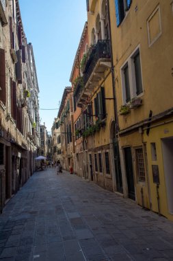 Venedik şehrinin keşfi ve küçük kanalları ve romantik sokakları, İtalya