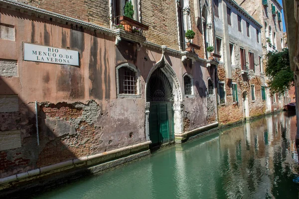 Upptäckten Staden Venedig Och Dess Små Kanaler Och Romantiska Gränder — Stockfoto
