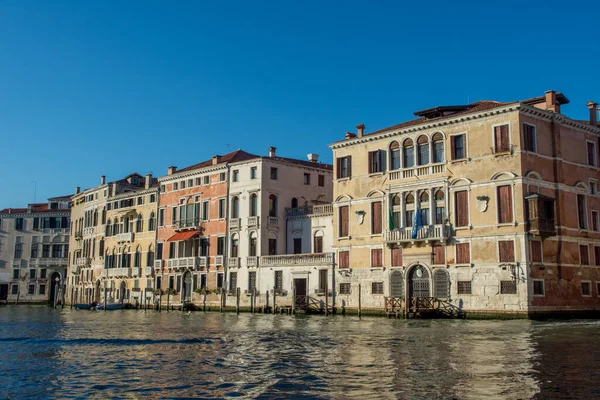 베네치아 도시의 운하들과 이탈리아의 낭만적 골목들 — 스톡 사진
