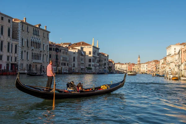 Открытие Города Венеция Небольшие Каналы Романтические Аллеи Италия — стоковое фото