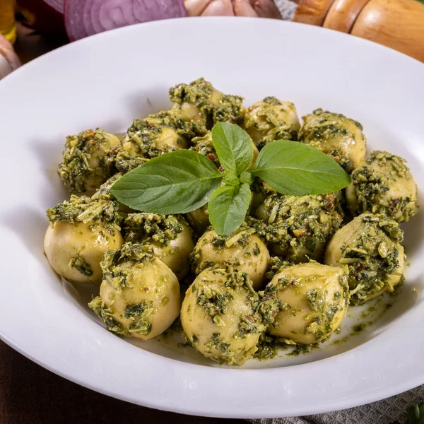 Pesto Soslu Patates Gnocchi Stok Fotoğraf