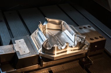 Endüstriyel çelik küf / boş değirmen. Metal işçiliği ve makine mühendisliği. CNC teknolojisi. Yatay resmi kapat.