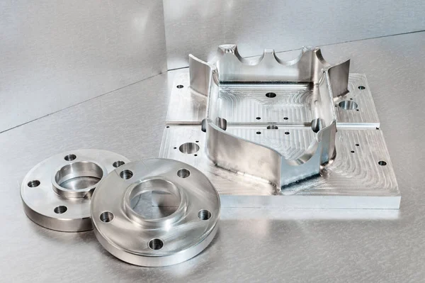 Yarı bitmiş çelik boşluk ve yanaklarım. Metal mühendisliği. Değirmen ve torna endüstrisi. CNC teknolojisi.