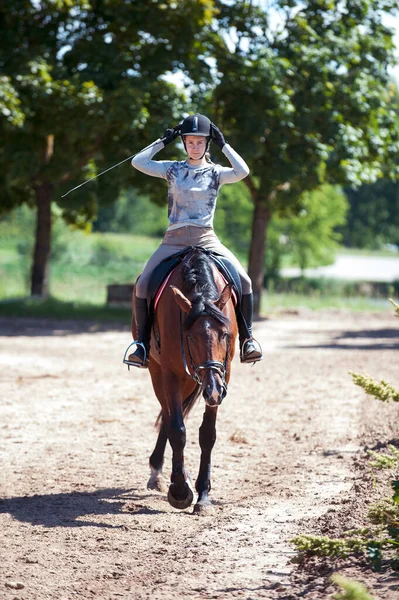 Young Pretty Horseback Riding Training Process Vibrant Colored Outdoors Vertical — Stock Photo, Image