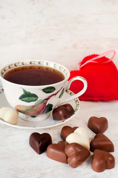 Valentine's day tea time still life with heart shaped chocolates — Stock Photo, Image