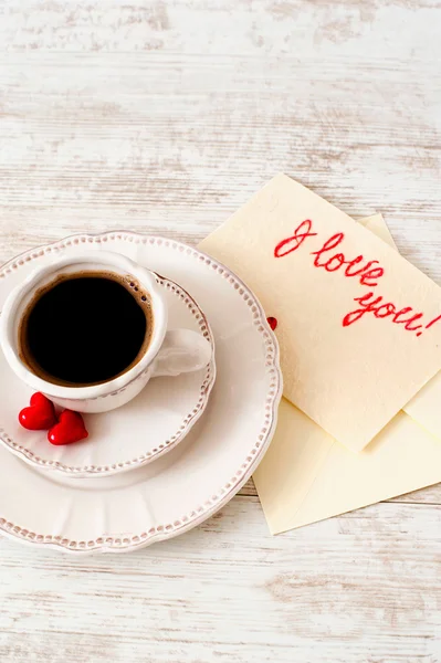 Saint Valentin célébrant ensemble de café en porcelaine blanche — Photo