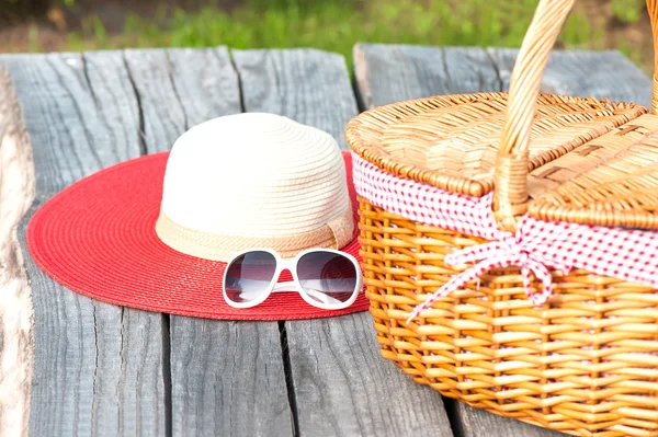 Ready for weekend. Sunglasses summer hat and wicker basket. — Stock Photo, Image