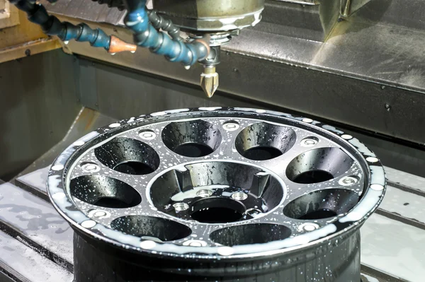 Car alloy black new rim in milling and lathe machine. — Stock Photo, Image