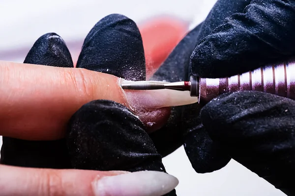 Remoção Cutícula Com Cortador Mestre Manicure Processa Unha Levantando Cutícula — Fotografia de Stock