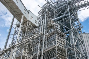 Deniz limanındaki tahıl terminali. Tahılları tanklara yüklüyorlar. Odessa 'da. Ukrayna