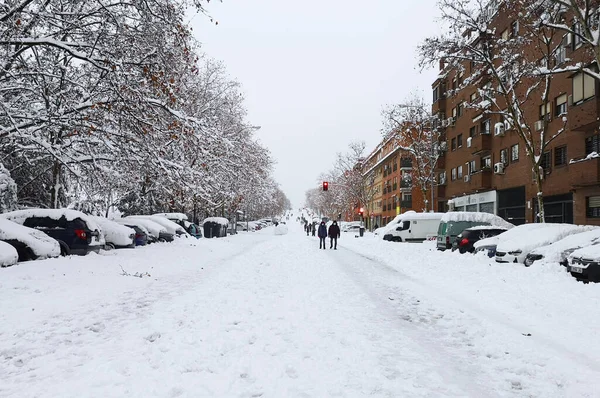 西班牙马德里 2021年1月9日 暴风雪 街道上的暴风雪 汽车覆盖 在冬天打滚 — 图库照片