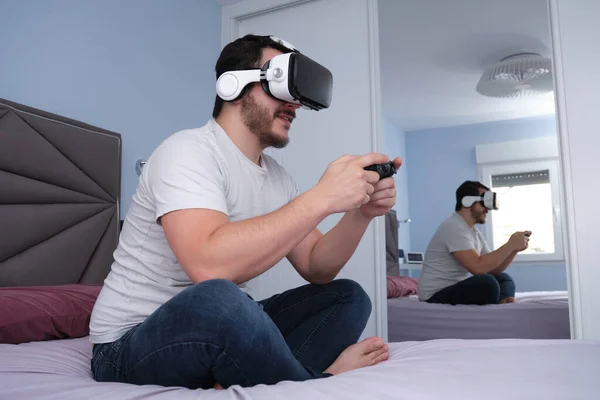 Young Man Playing Video Games Virtual Reality Headset Gamepad Sitting — Stock fotografie