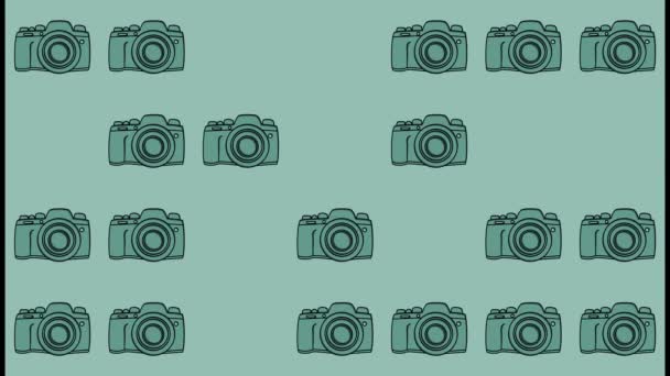 Vídeo Com Câmeras Verdes Aparecendo Desaparecendo Sobre Fundo Pastel Verde — Vídeo de Stock