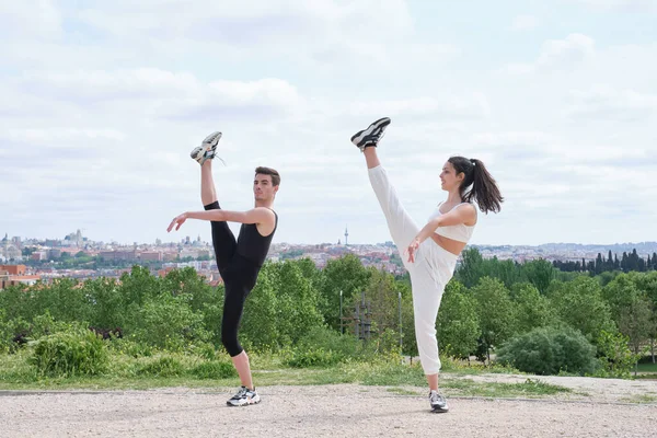 Young couple doing a high kick, street dance, ballet, dancing steps, movements — Stock Photo, Image