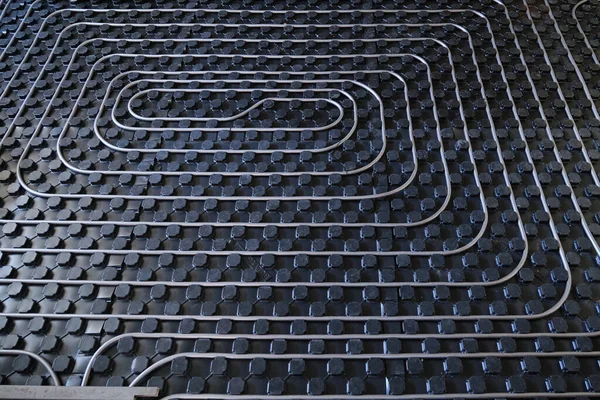 Yeni ev inşaatında yer altı ısıtması..