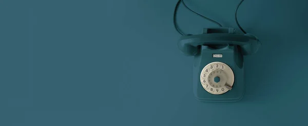 Ein blaues Vintage-Wählscheibentelefon. — Stockfoto