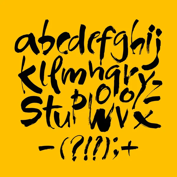 Vector acrílico cepillo estilo mano dibujado alfabeto fuente. Alfabeto caligráfico sobre fondo amarillo — Archivo Imágenes Vectoriales