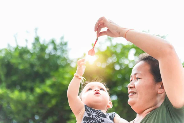 Mom Enhances Development Children Home Holding Darts Happy Family Harmony — Stock Photo, Image