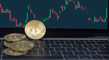 Forex grafik zemin üzerine altın Bitcoins merdiven ile finansal büyüme kavramı. Fotoğraf (yeni sanal para)