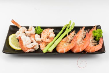 Karides. Beyaz arka plan üzerinde izole karides. Deniz ürünleri