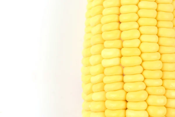 白い背景に分離されたクローズ アップ トウモロコシ — ストック写真