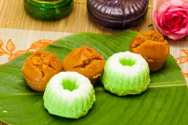 Endonezya Gıda Putu Putri Ayu Pandan Suji ve Mangkok pasta