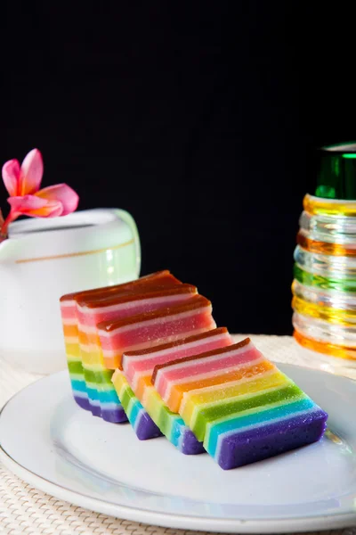 Strato di arcobaleno alimentare indonesiano (Lapis Rainbow ) Foto Stock