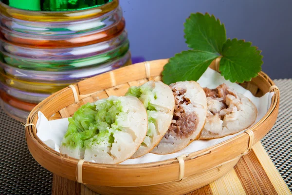 Indonesisches Essen Carabikang und Pukis — Stockfoto