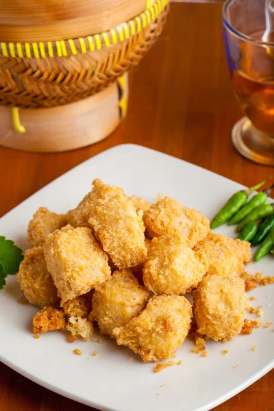 Alimentos indonesios crujiente tofu tradicional —  Fotos de Stock