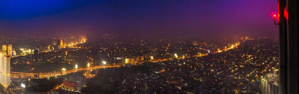 Vue du paysage urbain occupé au coucher du soleil — Photo