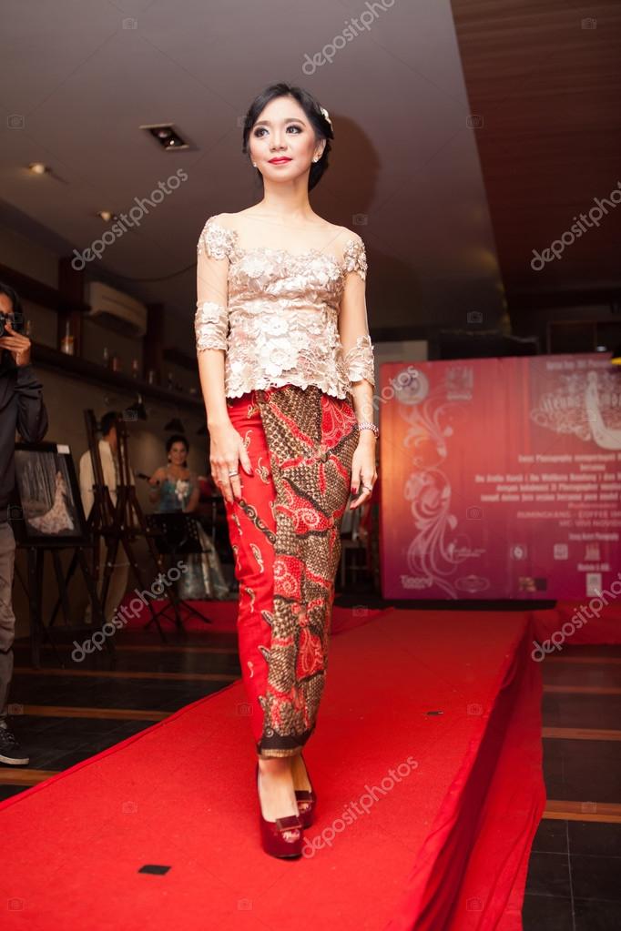 Bandung, Indonesia April 18, 2015 Fashion Show Traditional Kebaya