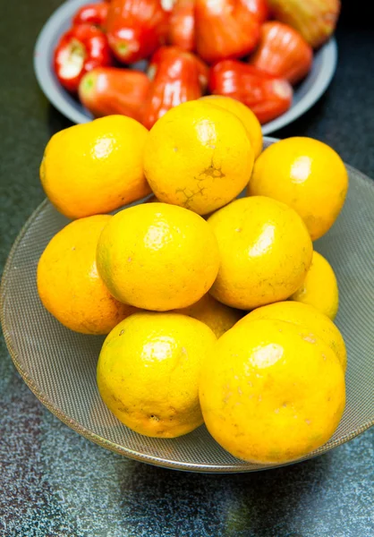 Fresh Orange fruit in glass bowl — Stock Photo, Image