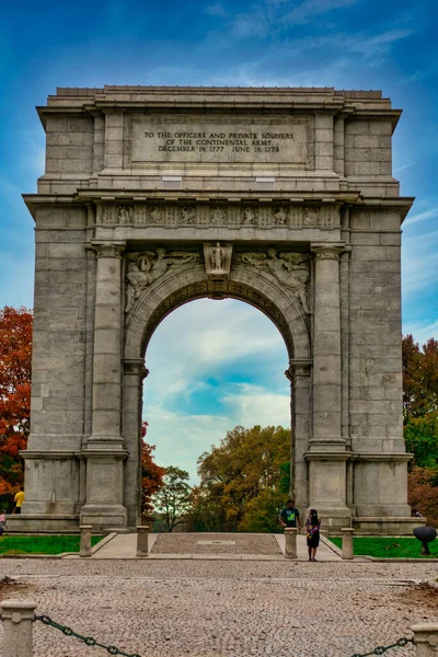 Valley Forge Ulusal Tarih Parkı 'ndaki Ulusal Anma Kemeri Açık Bir Sonbahar Günü