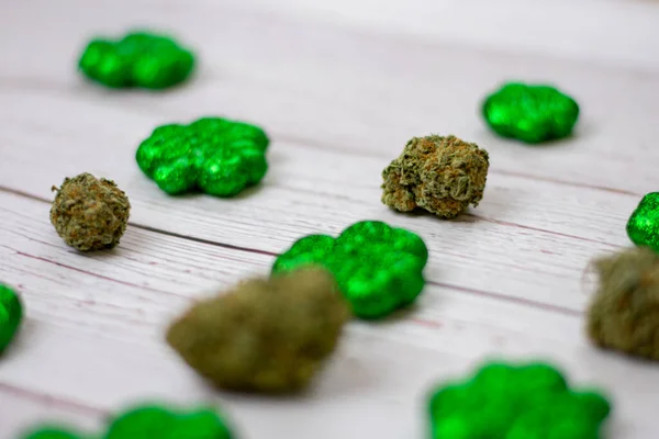 Cannabis Nugs Next Glitter Covered Four Leaf Clovers Saint Pattys — Stock Photo, Image