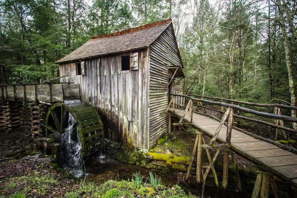 Kabel koren molen In aantalterbeurzeingekochte Cove — Stockfoto