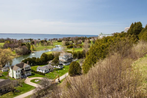 Île Mackinaw avec vue sur le Grand Hôtel et le parcours de golf — Photo