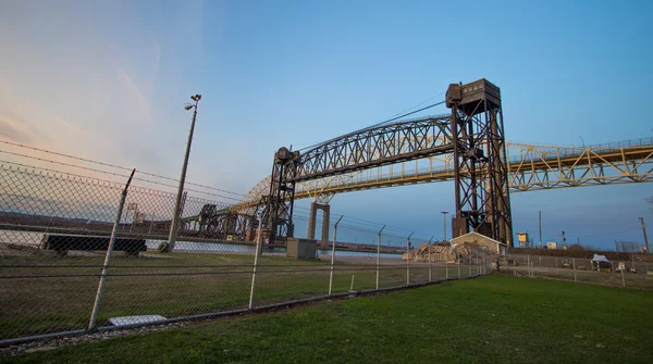 Ponte Internacional e Ponte Ferroviária Histórica em Sault Ste. Marie... — Fotografia de Stock