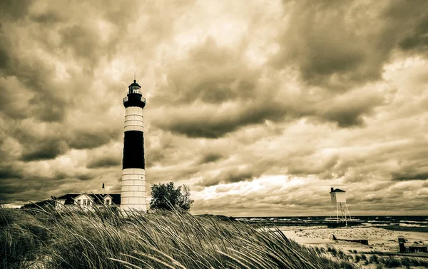 Tempestuoso Vintage Great Lakes farol costa — Fotografia de Stock