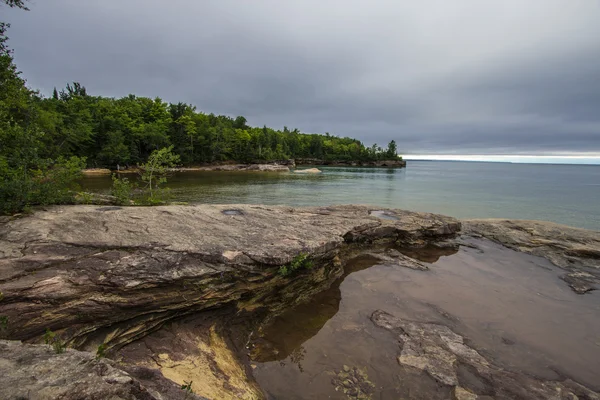 A tó Superior homokkő Beach — Stock Fotó