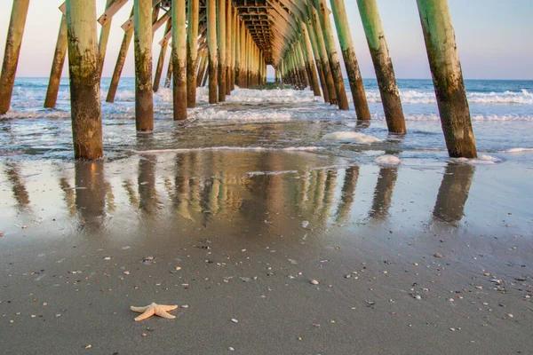 Molo Myrtle Beach Rozgwiazdy Plaży Długim Drewnianym Pomostem Tle Wybrzeżu — Zdjęcie stockowe